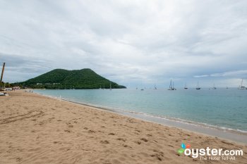 Die braun-Zucker Strecke von Reduit Beach im Resort bietet ruhiges Wasser und Wassersport