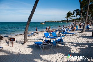 Sanfte Wellen und klares Wasser